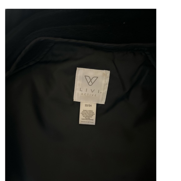 Livi Active Black Quilted Vest - Picture 4 of 4